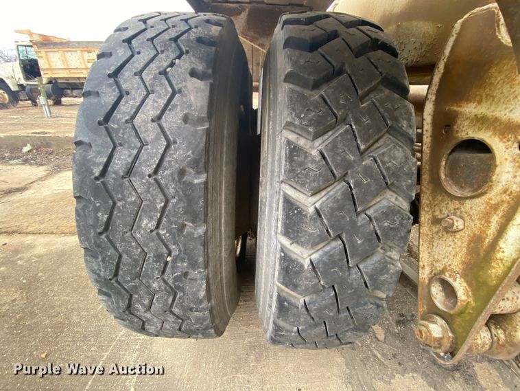 image for item DM2759 1978 Fruehauf pneumatic dry bulk trailer