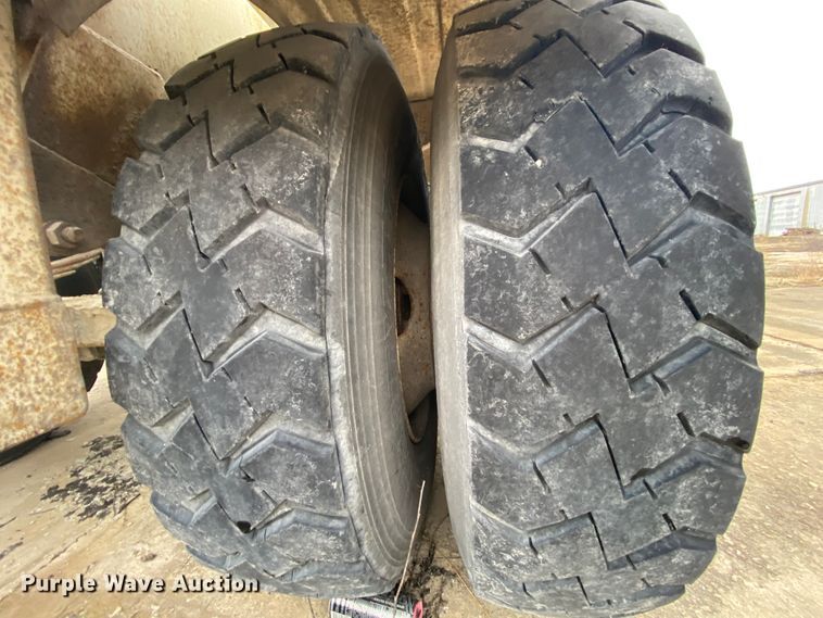 image for item DM2759 1978 Fruehauf pneumatic dry bulk trailer