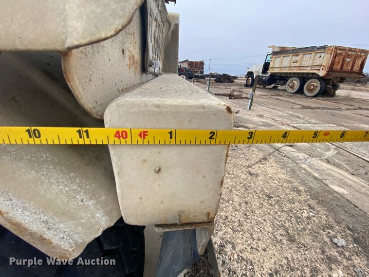 image for item DM2759 1978 Fruehauf pneumatic dry bulk trailer