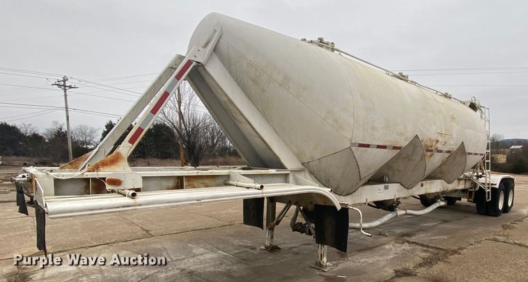 image for item DM2760 1984 Fruehauf pneumatic dry bulk trailer