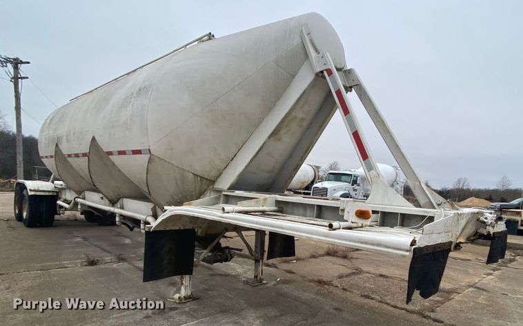 image for item DM2760 1984 Fruehauf pneumatic dry bulk trailer