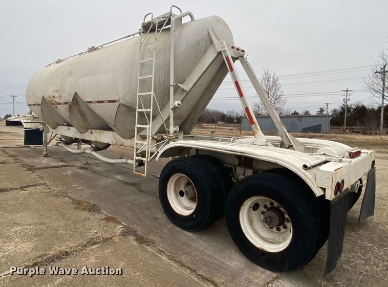 image for item DM2760 1984 Fruehauf pneumatic dry bulk trailer