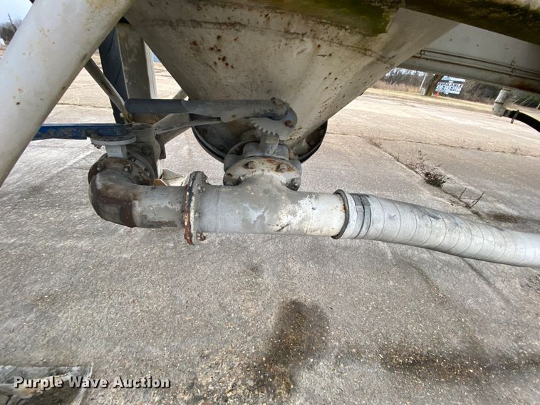 image for item DM2760 1984 Fruehauf pneumatic dry bulk trailer