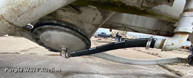 image for item DM2760 1984 Fruehauf pneumatic dry bulk trailer