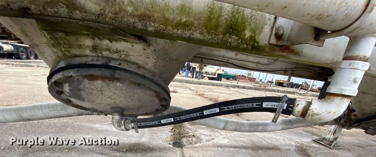 image for item DM2760 1984 Fruehauf pneumatic dry bulk trailer