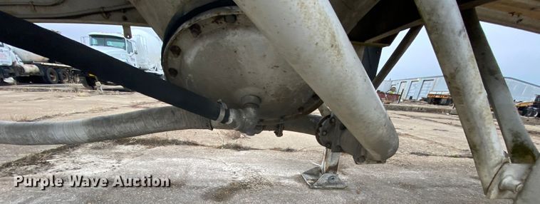 image for item DM2760 1984 Fruehauf pneumatic dry bulk trailer