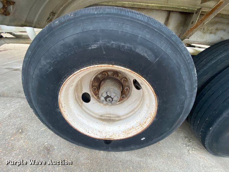 image for item DM2760 1984 Fruehauf pneumatic dry bulk trailer