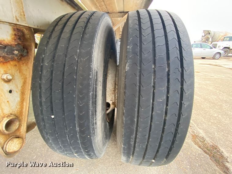 image for item DM2760 1984 Fruehauf pneumatic dry bulk trailer