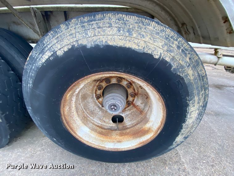 image for item DM2760 1984 Fruehauf pneumatic dry bulk trailer