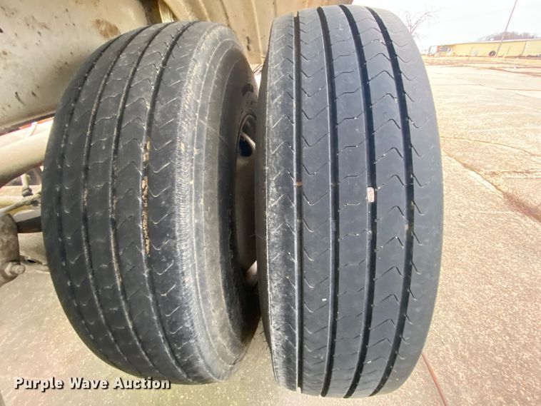 image for item DM2760 1984 Fruehauf pneumatic dry bulk trailer