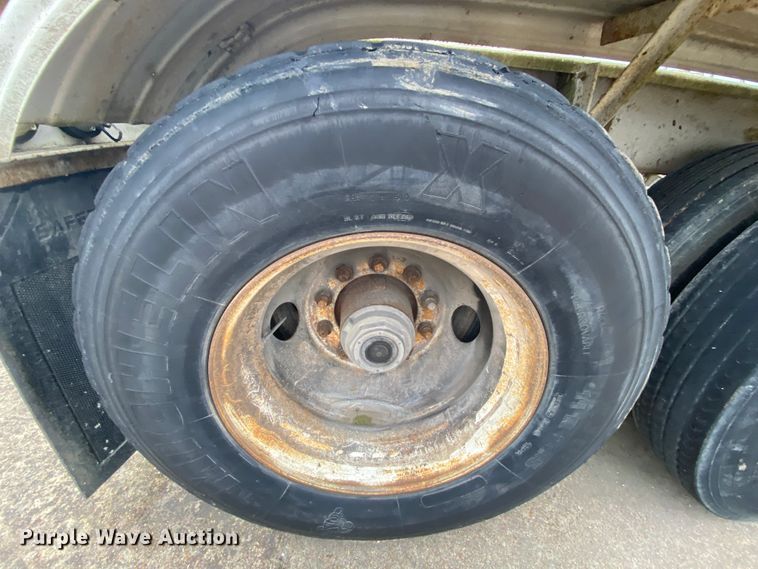 image for item DM2760 1984 Fruehauf pneumatic dry bulk trailer