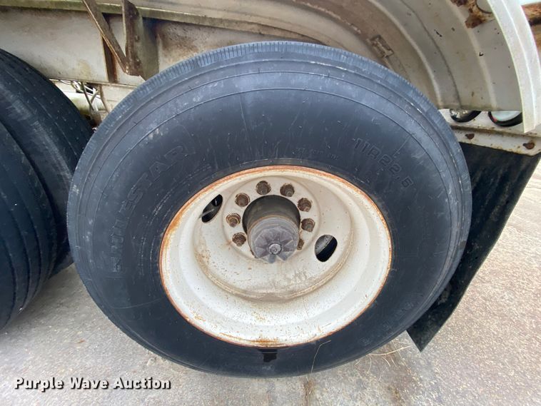 image for item DM2760 1984 Fruehauf pneumatic dry bulk trailer