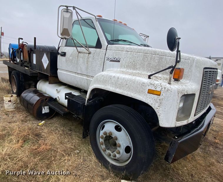 image for item DM2765 1996 GMC TopKick  flatbed truck