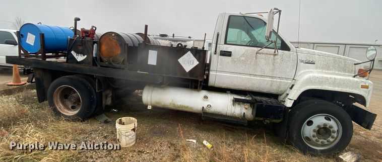 image for item DM2765 1996 GMC TopKick  flatbed truck