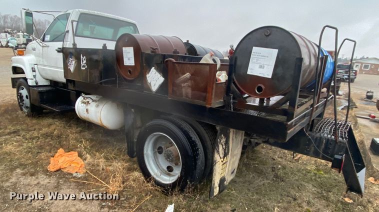 image for item DM2765 1996 GMC TopKick  flatbed truck