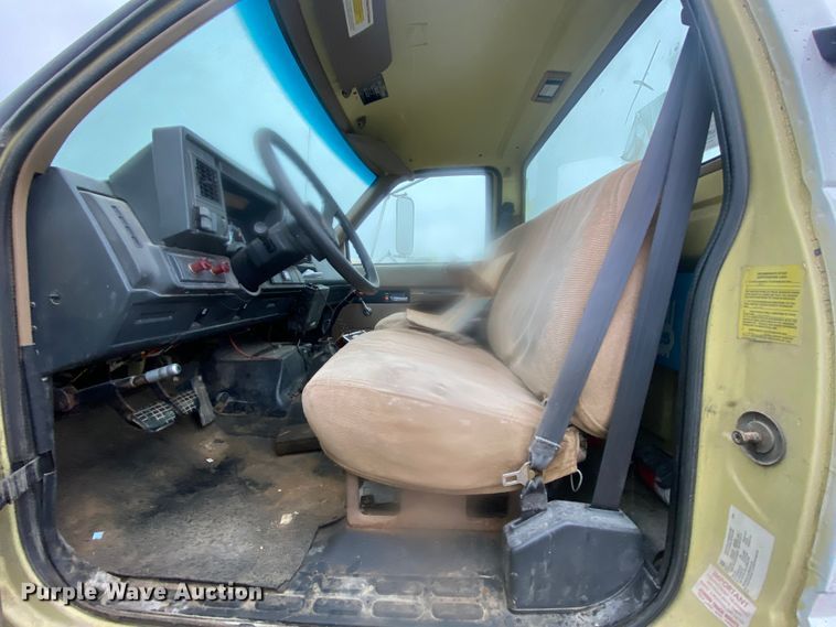 image for item DM2765 1996 GMC TopKick  flatbed truck