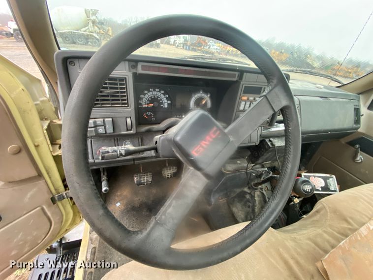 image for item DM2765 1996 GMC TopKick  flatbed truck