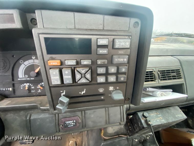 image for item DM2765 1996 GMC TopKick  flatbed truck