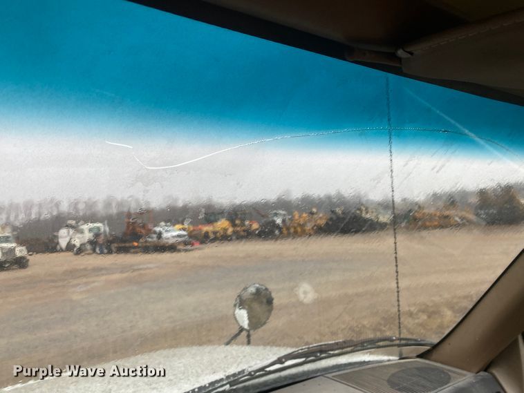 image for item DM2765 1996 GMC TopKick  flatbed truck