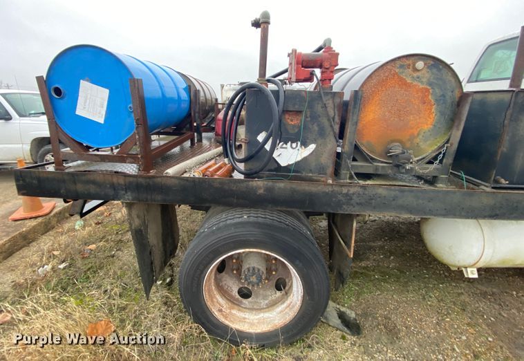 image for item DM2765 1996 GMC TopKick  flatbed truck