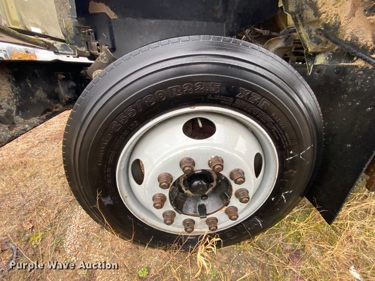 image for item DM2765 1996 GMC TopKick  flatbed truck