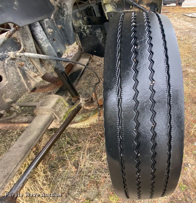 image for item DM2765 1996 GMC TopKick  flatbed truck