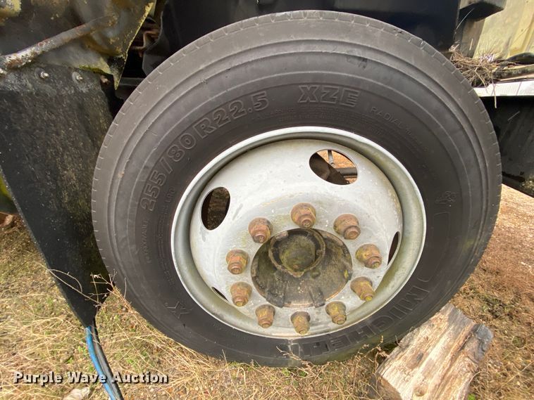 image for item DM2765 1996 GMC TopKick  flatbed truck