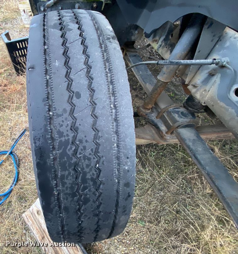 image for item DM2765 1996 GMC TopKick  flatbed truck