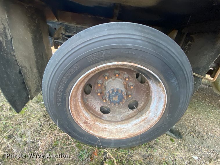 image for item DM2765 1996 GMC TopKick  flatbed truck