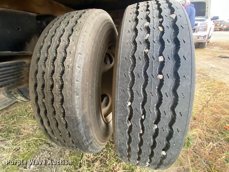 image for item DM2765 1996 GMC TopKick  flatbed truck