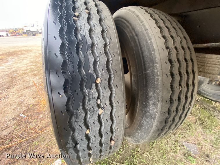 image for item DM2765 1996 GMC TopKick  flatbed truck