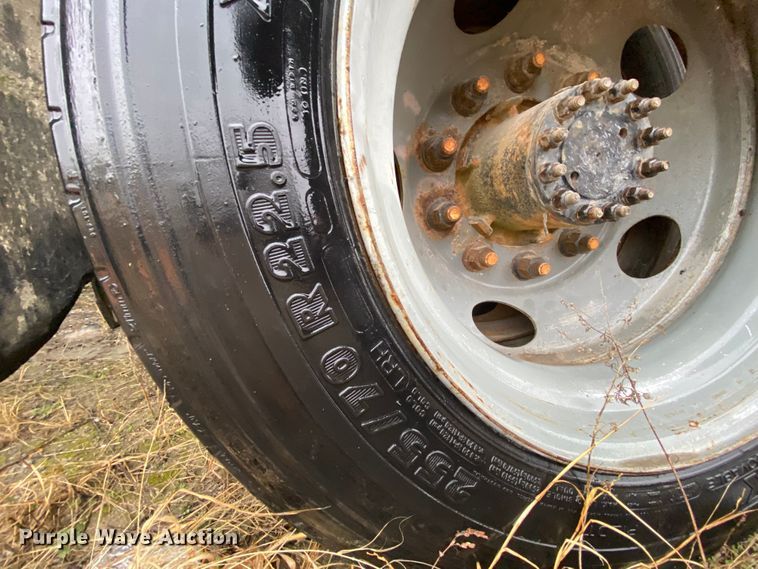 image for item DM2765 1996 GMC TopKick  flatbed truck