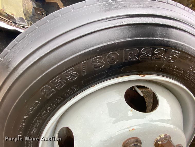 image for item DM2765 1996 GMC TopKick  flatbed truck