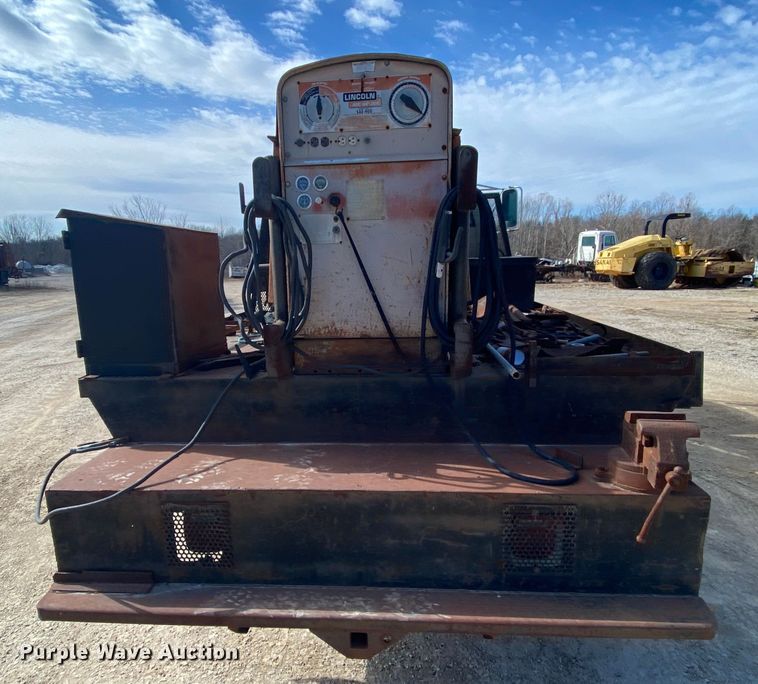 image for item DM2766 1996 GMC TopKick C5500  flatbed truck