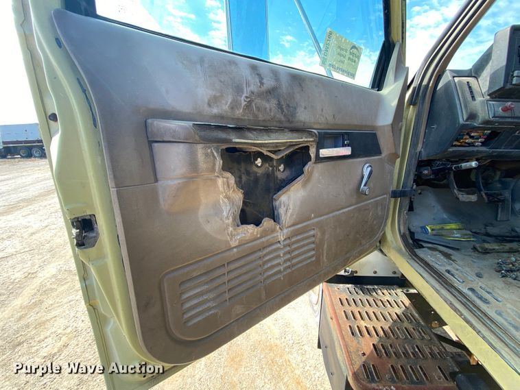 image for item DM2766 1996 GMC TopKick C5500  flatbed truck