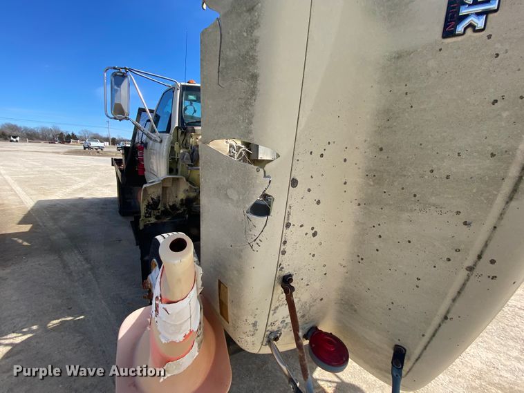 image for item DM2766 1996 GMC TopKick C5500  flatbed truck