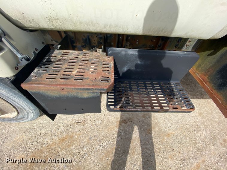 image for item DM2766 1996 GMC TopKick C5500  flatbed truck