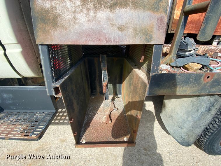 image for item DM2766 1996 GMC TopKick C5500  flatbed truck