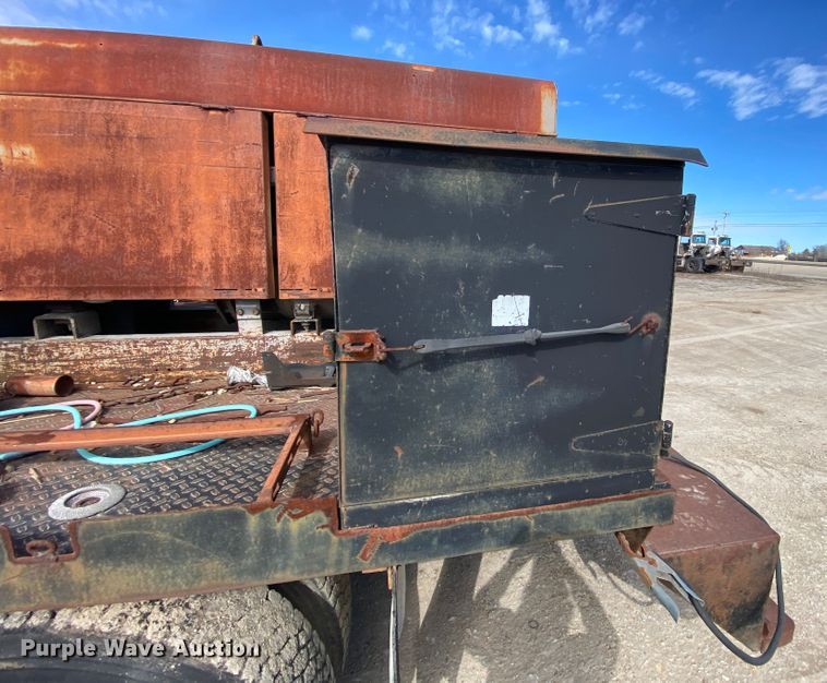 image for item DM2766 1996 GMC TopKick C5500  flatbed truck