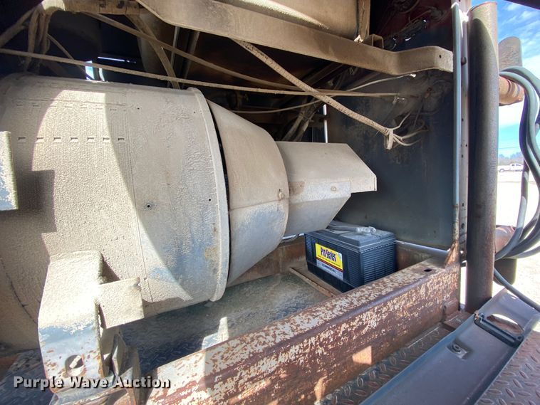 image for item DM2766 1996 GMC TopKick C5500  flatbed truck