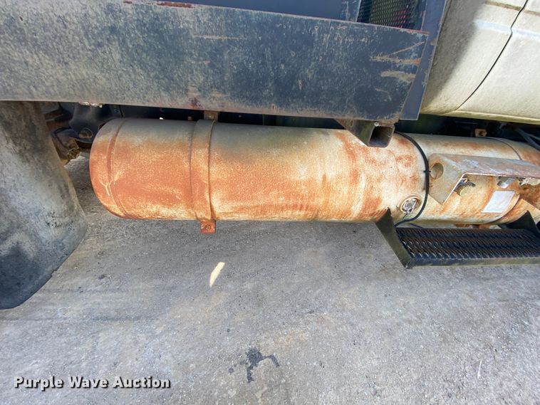 image for item DM2766 1996 GMC TopKick C5500  flatbed truck