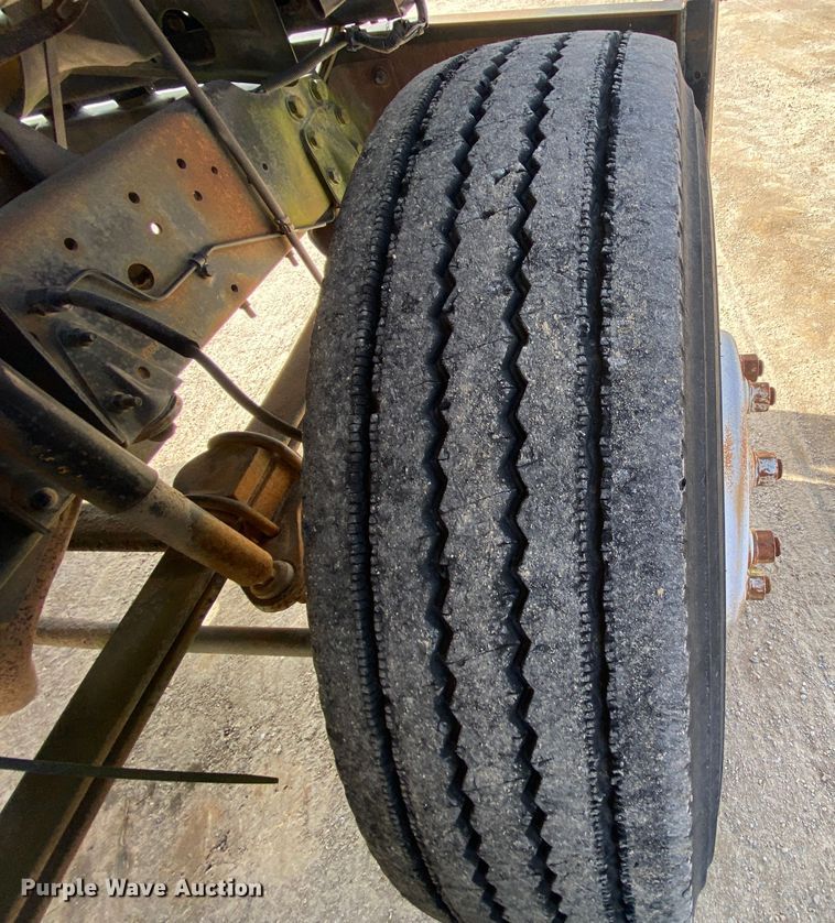 image for item DM2766 1996 GMC TopKick C5500  flatbed truck