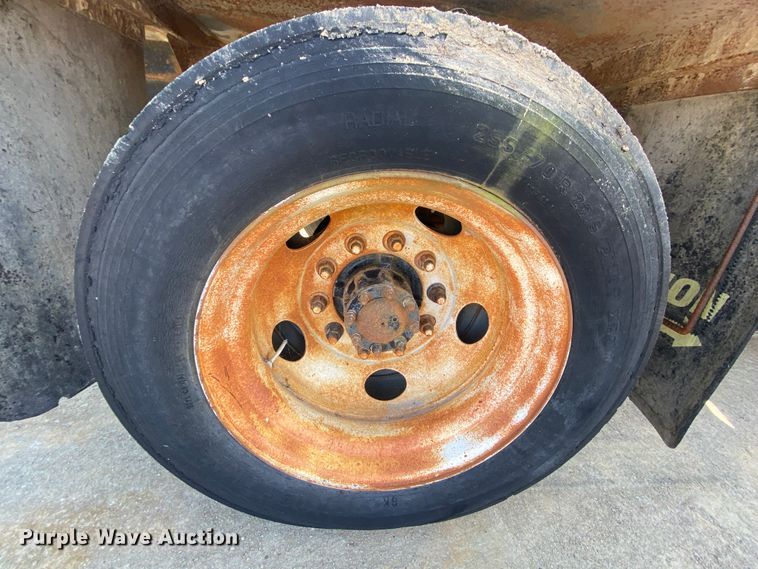 image for item DM2766 1996 GMC TopKick C5500  flatbed truck