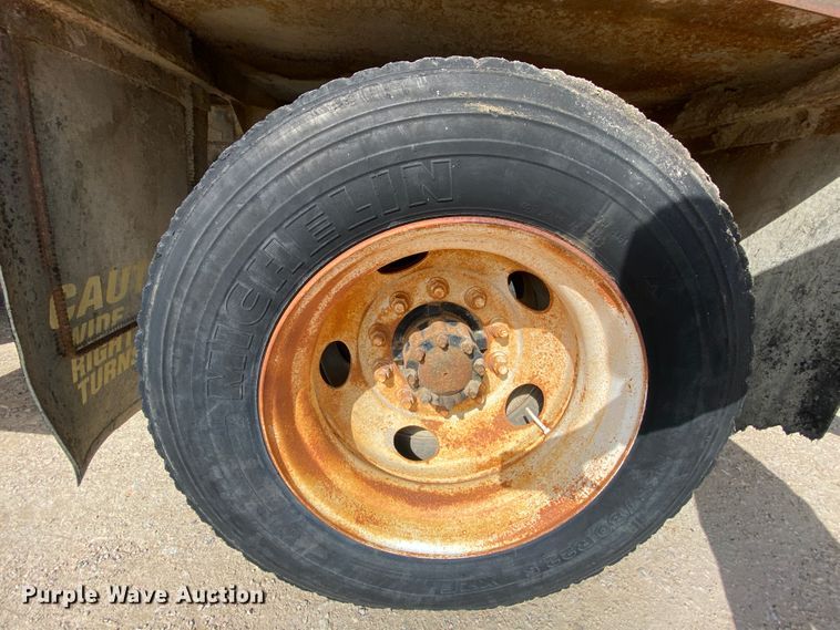 image for item DM2766 1996 GMC TopKick C5500  flatbed truck