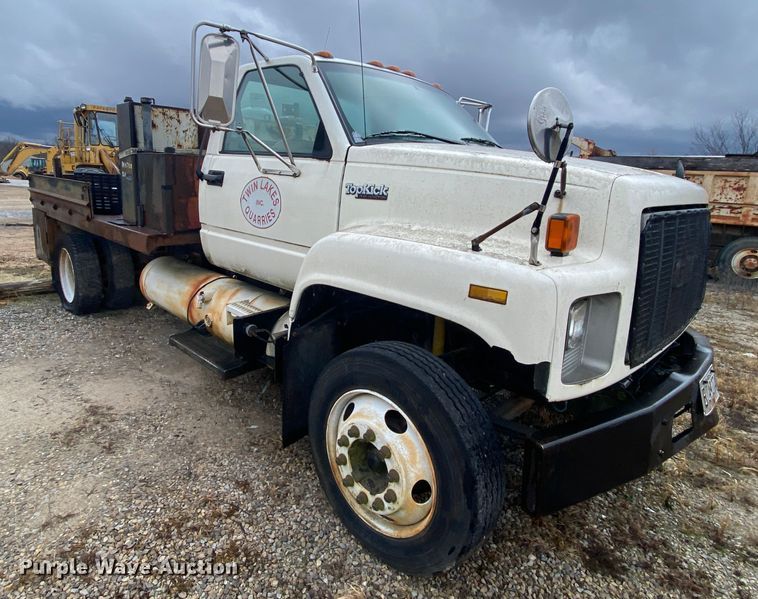 image for item DM2770 1996 GMC TopKick C5500  flatbed pickup truck