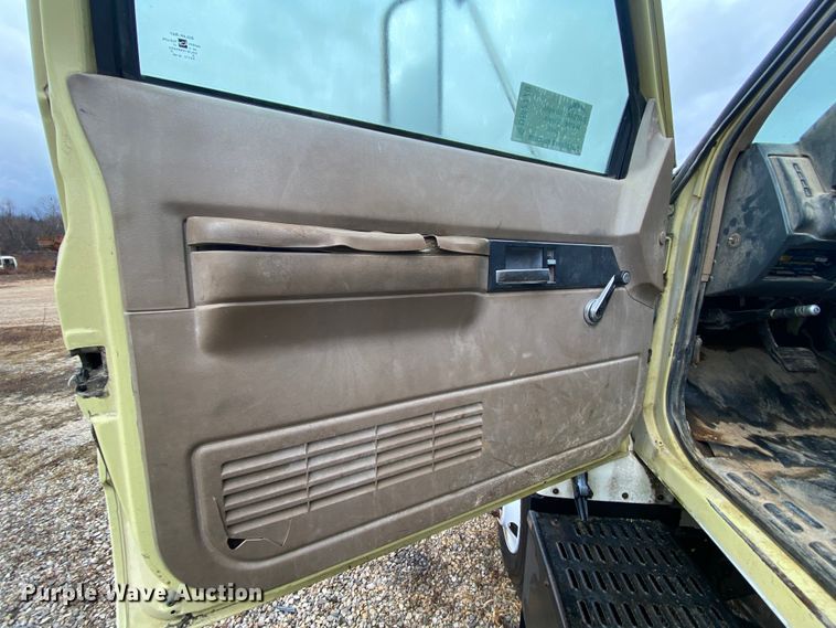 image for item DM2770 1996 GMC TopKick C5500  flatbed pickup truck