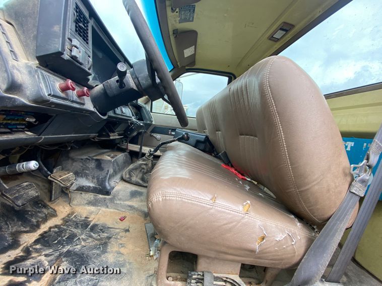 image for item DM2770 1996 GMC TopKick C5500  flatbed pickup truck