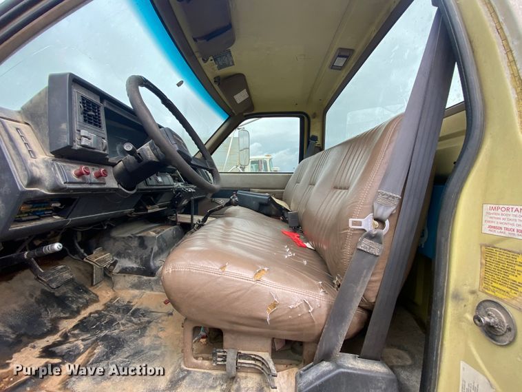 image for item DM2770 1996 GMC TopKick C5500  flatbed pickup truck