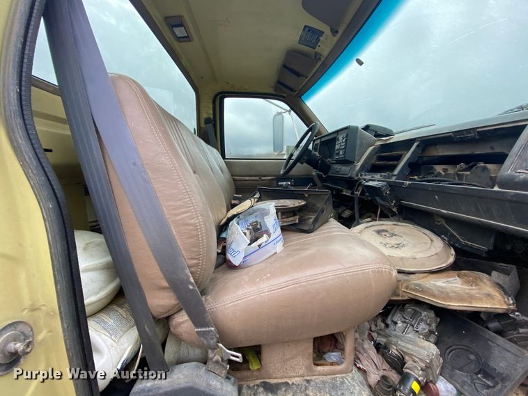 image for item DM2770 1996 GMC TopKick C5500  flatbed pickup truck