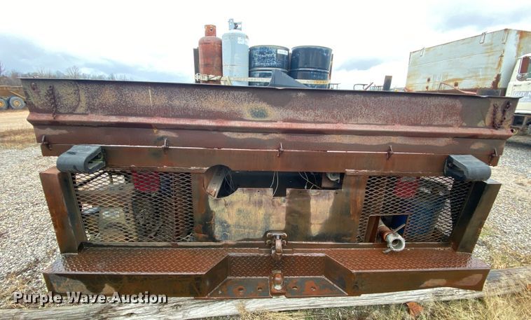 image for item DM2770 1996 GMC TopKick C5500  flatbed pickup truck